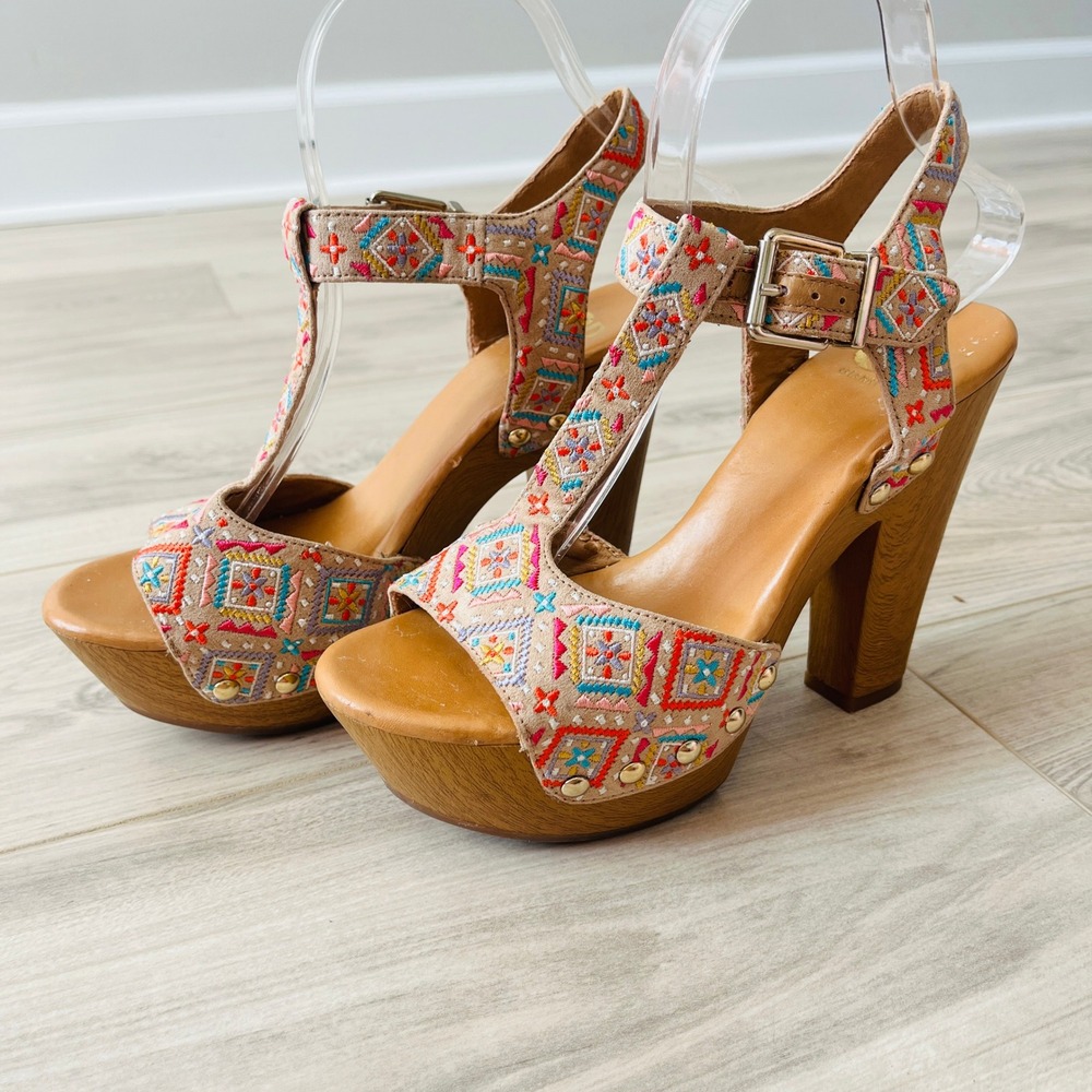 Gianni Bini Embroidered T-Strap Platform Sandals Tan 7M Boho Wood Block Heel
